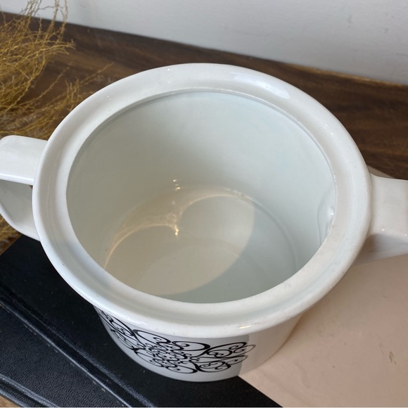 Johnson Bros England MCM Teapot, Medallion Design - Picture 6 of 12